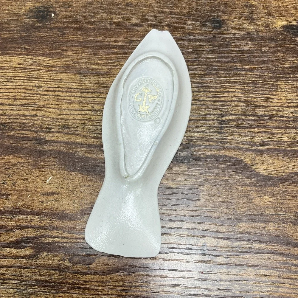 Vintage Colonial Williamsburg Restoration Ceramic Fish Spoon Rest USA